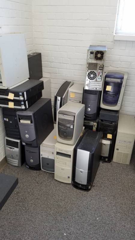 lot 2230 image: Large Lot Of Computers And Servers � Hp, Dell, E Machines, And More