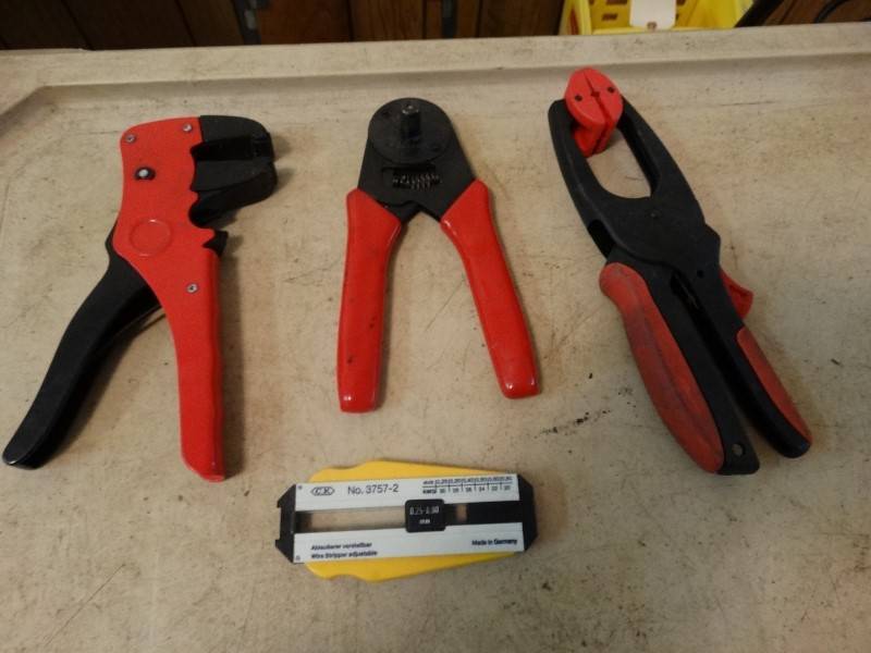lot 2124 image: Paladin PA1440 Tool, Clamps, & Wire Stripping Tools