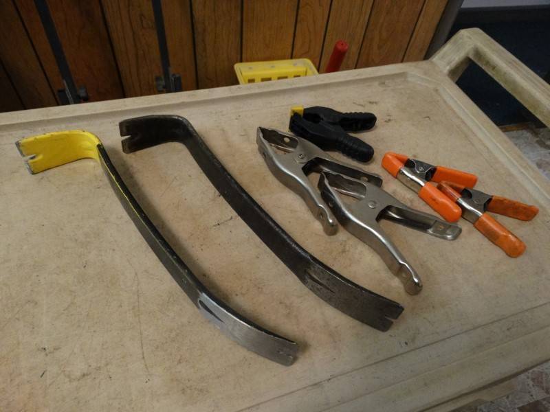 lot 2125 image: 5 Spring Clamps & 2 Wonderbar Type Pry Bars