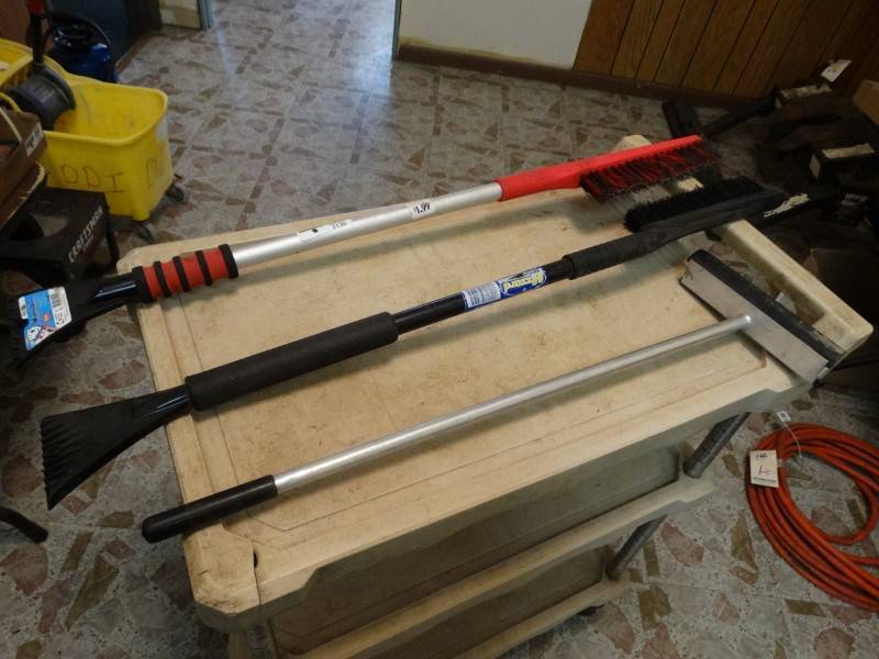 lot 2130 image: Window Scrapers & Squeegee