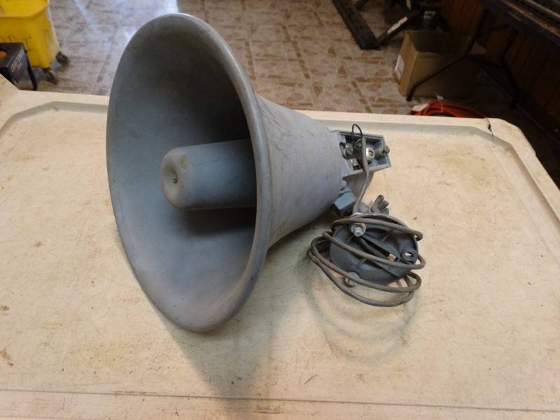 lot 2136 image: 15 Watt Loudspeaker Variable Volume Control