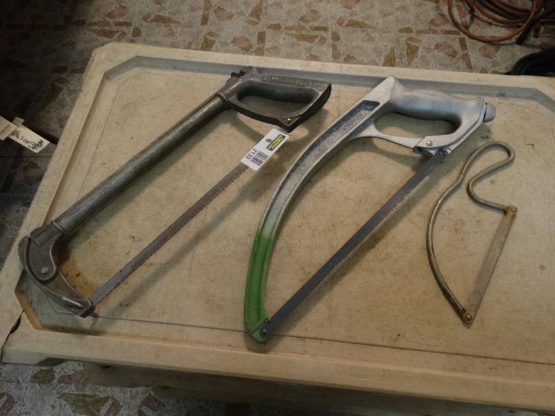 lot 2139 image: 3 Hack Saws