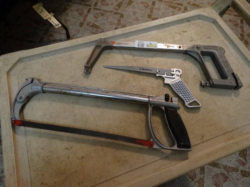 lot 2142 image: Keyhole Saw And 2 Heavy Duty Hacksaws