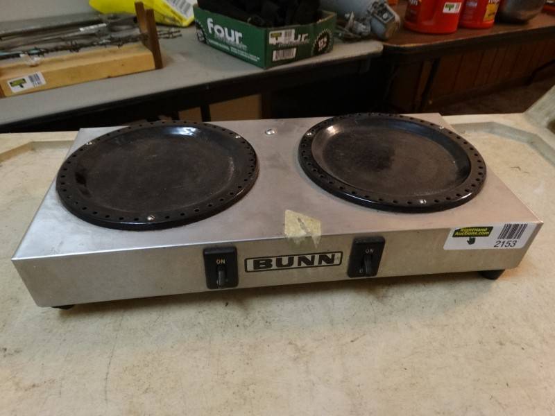 lot 2153 image: Bunn-O-Matic Coffee Warmer. Heats Up