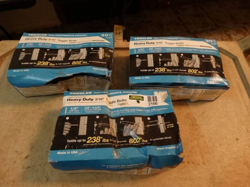 lot 2166 image: Heavy Duty 316 Toggle Bolts - 3 Boxes