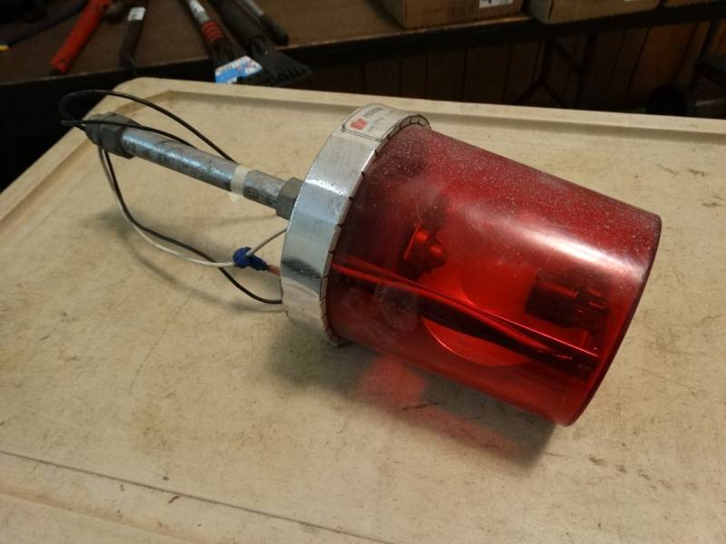 lot 2176 image: Safety Flashing Light - Federal Vitalite
