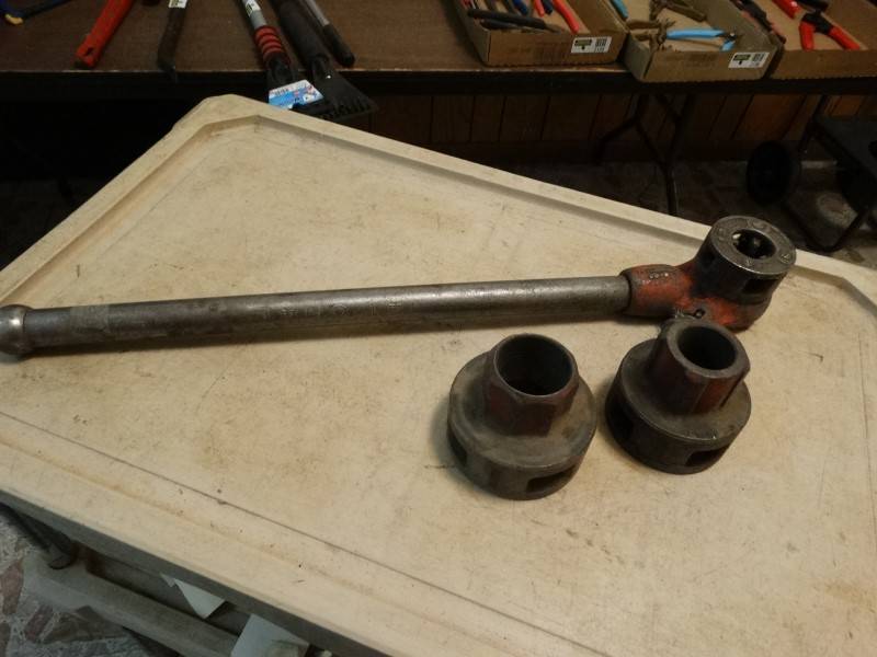 lot 2177 image: Ridgid 00-R Exposed Ratchet Threader Set