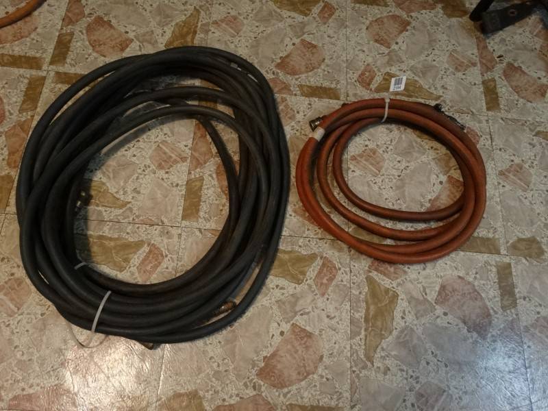 lot 2184 image: 2 Air Hoses