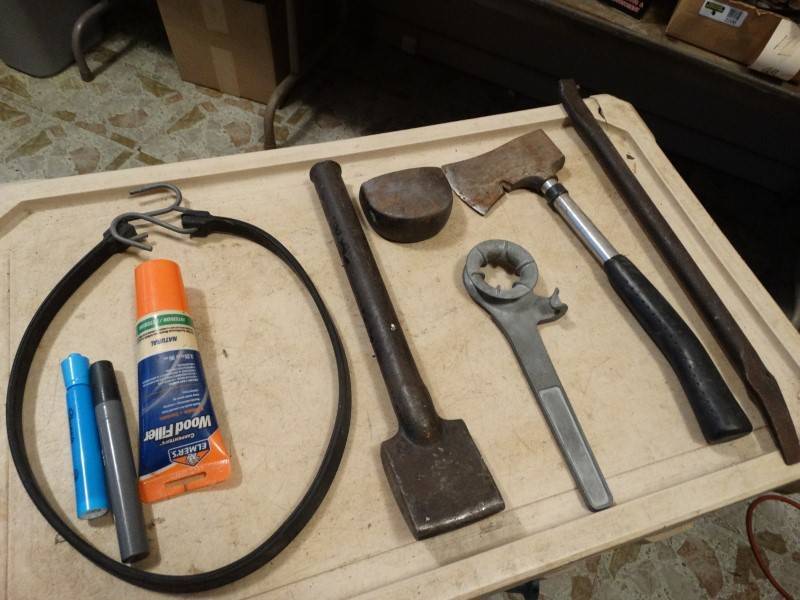 lot 2198 image: Ax, Glue, Body Repair Tools