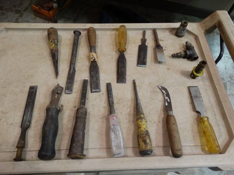 lot 2204 image: Big Lot Of Chisels, Blades, And Punches