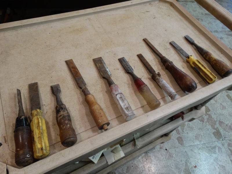 lot 2205 image: Big Lot Of Chisels