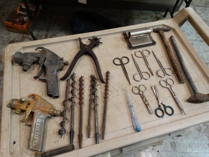 lot 2206 image: 2 Paint Gun Heads, Wood Boring Bits, Leather Punch, Forceps, Scissors, Mallets, And Sanding Block