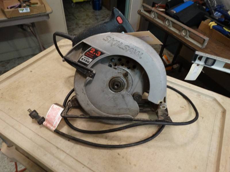 lot 2209 image: Skilsaw 7 � Circular Saw. Spins Up