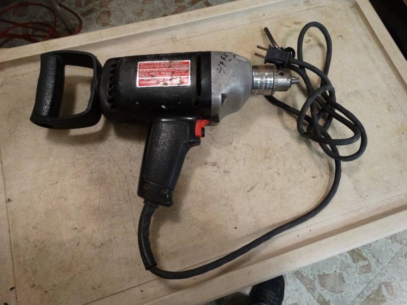 lot 2213 image: Craftsman 12 Drill. Works