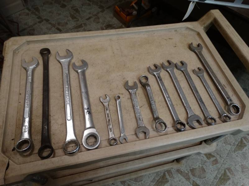 lot 2218 image: Lot Of Wrenches (Includes Ratcheting)