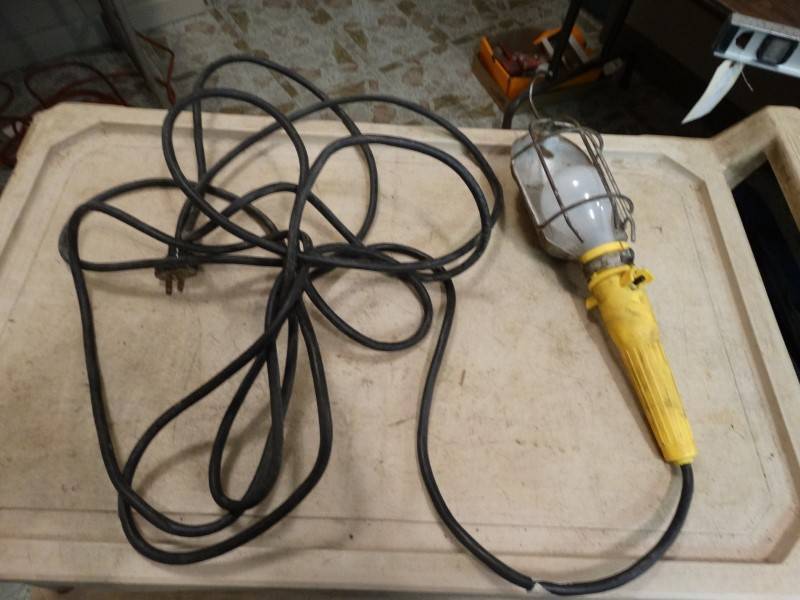 lot 2219 image: Drop Light - Industrial - Lights Up