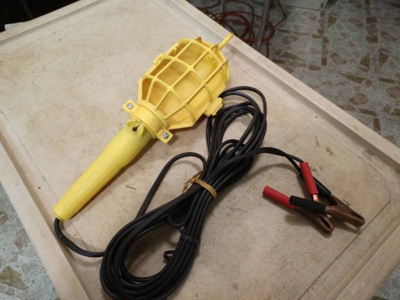 lot 2220 image: Drop Light - 12V - Keep One In The Trunk
