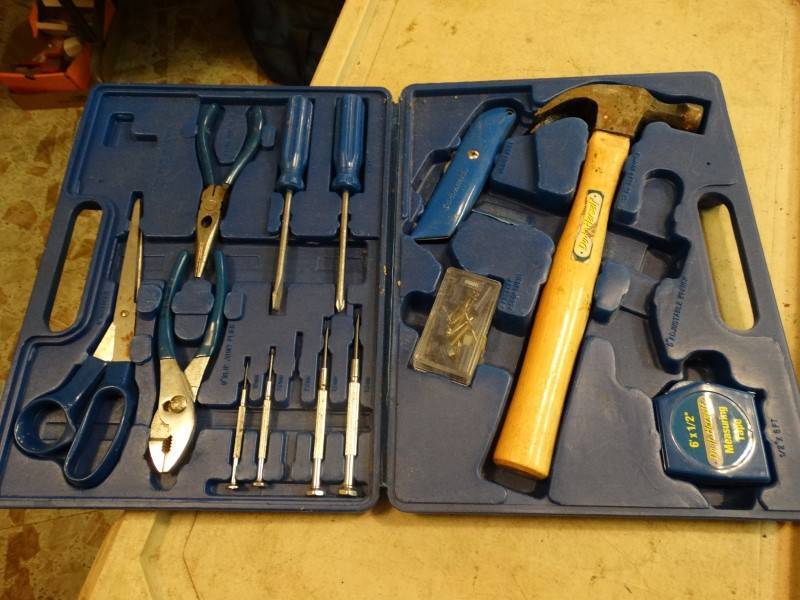 lot 2223 image: Do It Herself Tool Set
