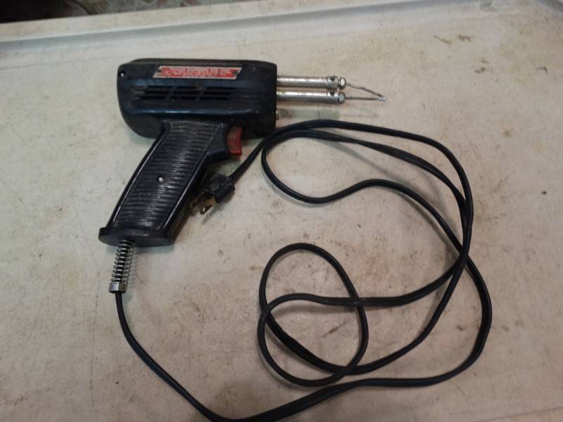 lot 2231 image: Weller Soldering Gun - Heats Up