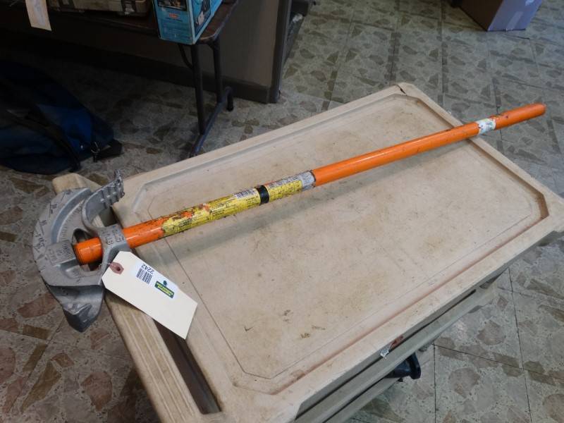 lot 2242 image: Klein Tools 12 EMT Pipe Bender