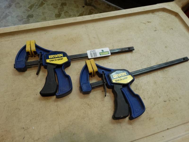 lot 2257 image: 2 Irwin Quick-Grip Clamps