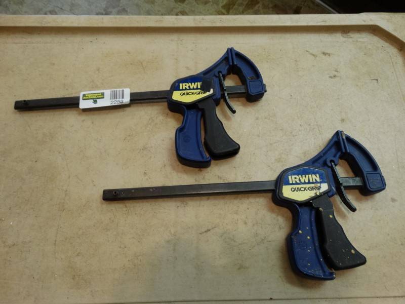 lot 2258 image: 2 Irwin Quick-Grip Clamps