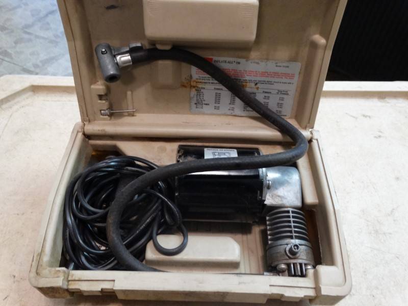 lot 2261 image: Coleman Inflate-All Auto Air Compressor