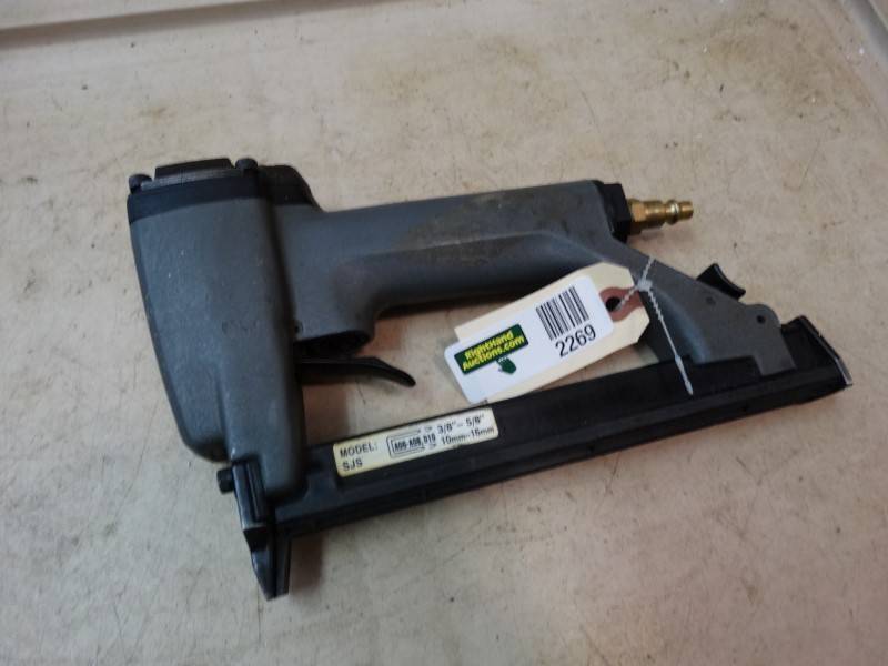 lot 2269 image: Senco Air Stapler 38 - 58