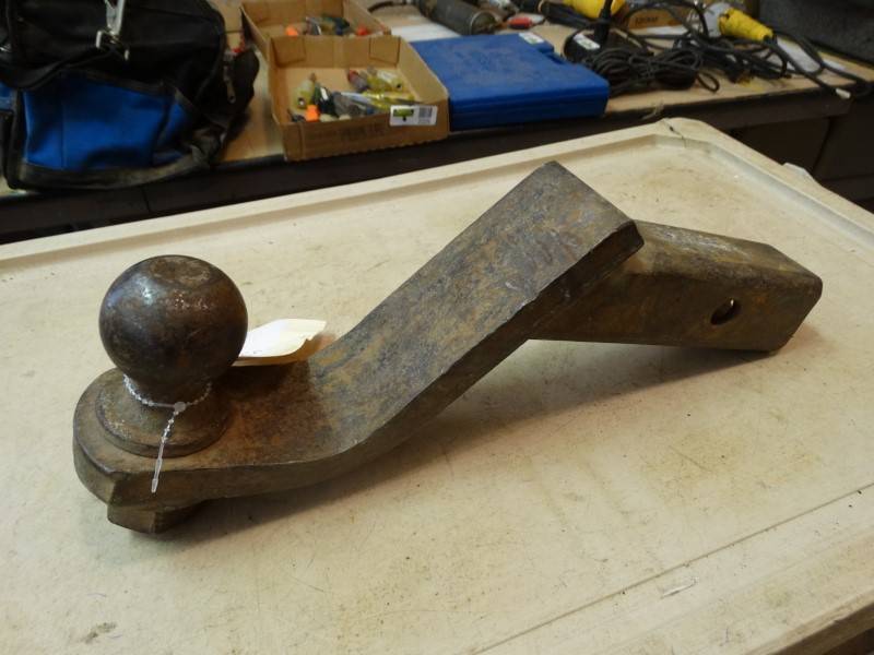 lot 2270 image: Receiver Hitch WBall. Looks Like A 2 Inch