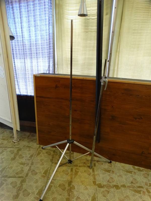 lot 2274 image: Projector Screen Stand