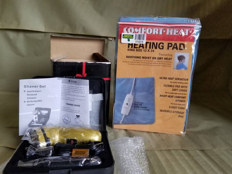 lot 11011 image: Comfort-Heat heating pad And Gold Shaver set