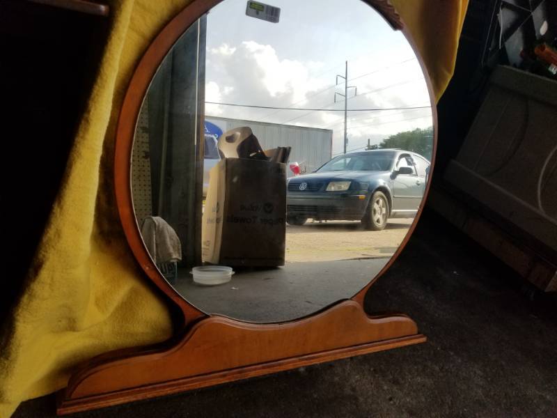 lot 11035 image: Vintage Round Mirror