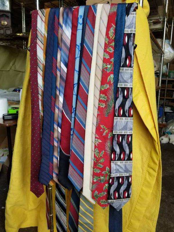 lot 11036 image: Mens Neck Ties