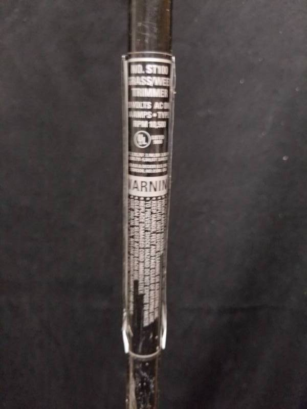 lot 11094 image: Black and Decker 9 Trimmer