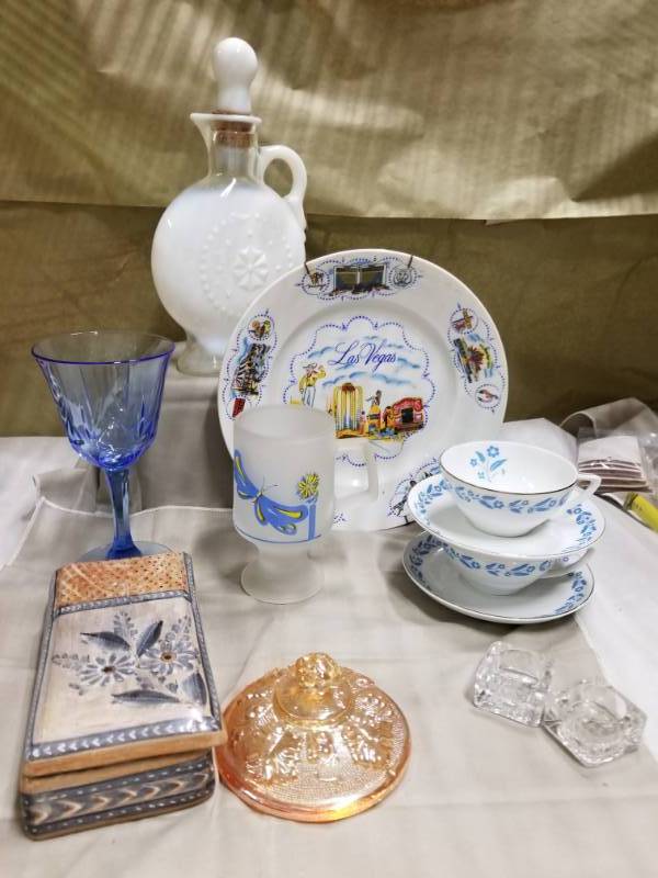 lot 11101 image: Decor in Blue