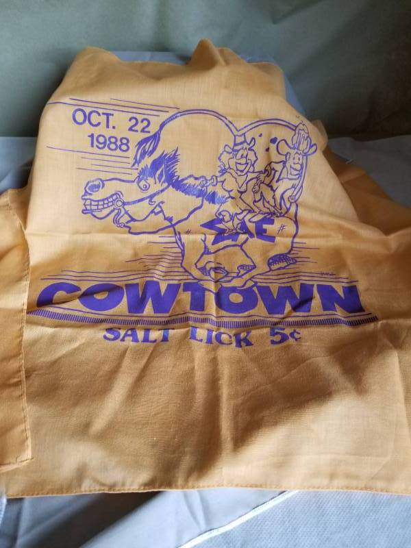 lot 11111 image: Ephemeral from Cowtown in Wichita, 1988, Vintage West Bend Cooker Plus 6 QT Slow Cooker Brown W Glass Lid Crock Pot