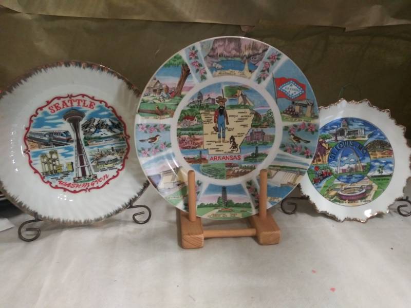 lot 11120 image: COLLECTABLE PLATES