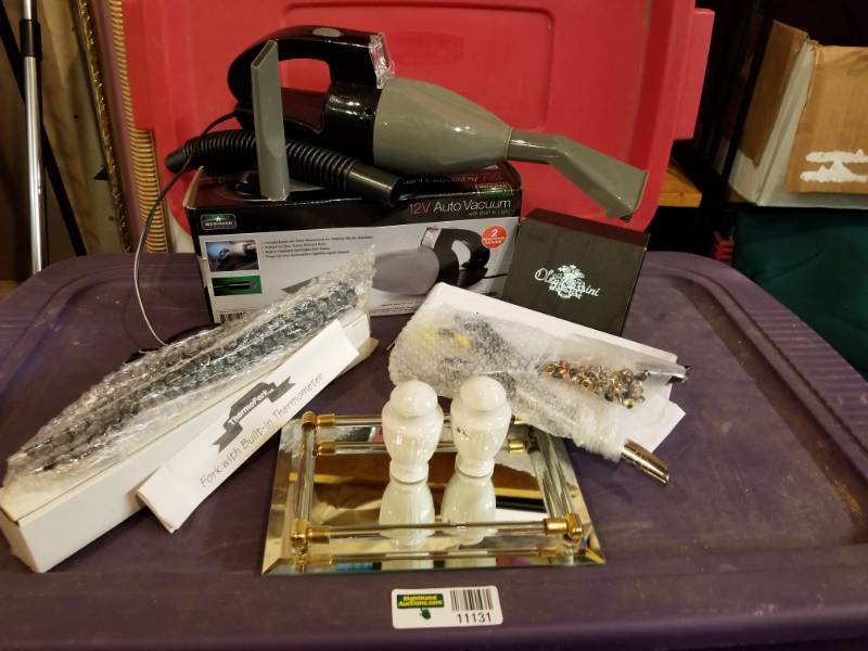 lot 11131 image: Auto Vacuum MERIDIAN POINT 12V, Digital Meat Thermometer,