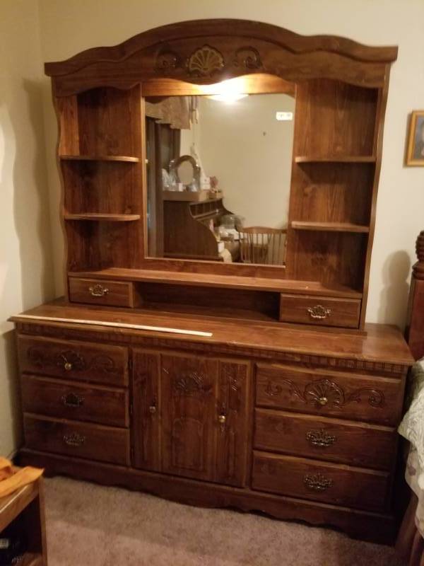 6 Drawer And Closed Storage Dresser With Mirror Light Hutch