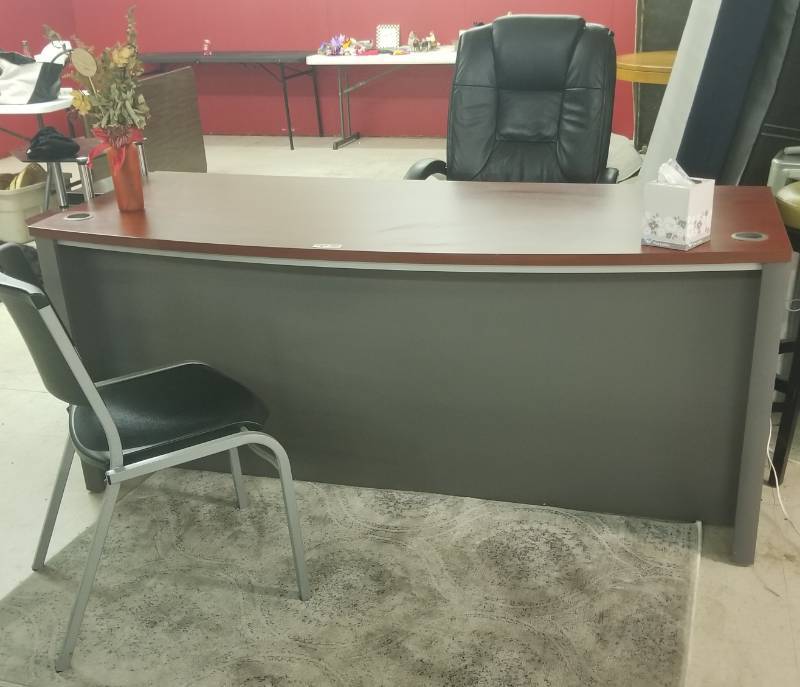 lot 11532 image: Executive desk with Lifetime Stacking Chair