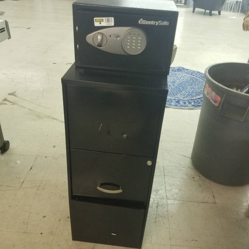 lot 11531 image: Sentry Safe X041E Electronic Security Safe