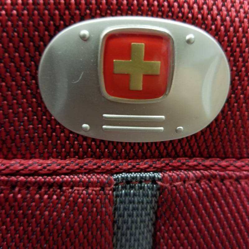 lot 12032 image: Swiss Alps Travel Bag, Dejuno plaid gray makeup bag.