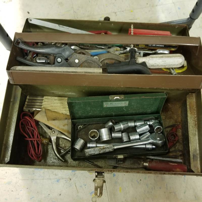 lot 12035 image: Vintage Metal Green Toolbox