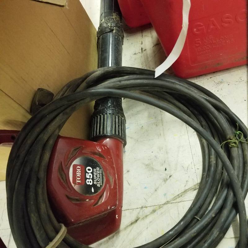 lot 12094 image: Lot of Gas Cans