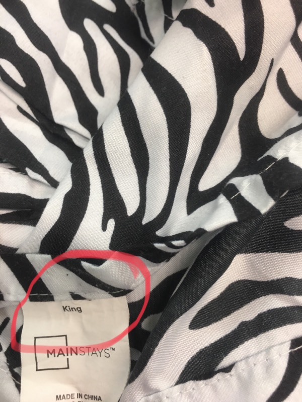 lot 12050 image: King Size Zebra Bedding Set