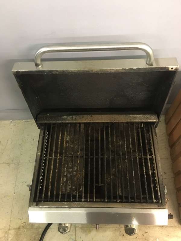 lot 12121 image: Propane Table Top Grill