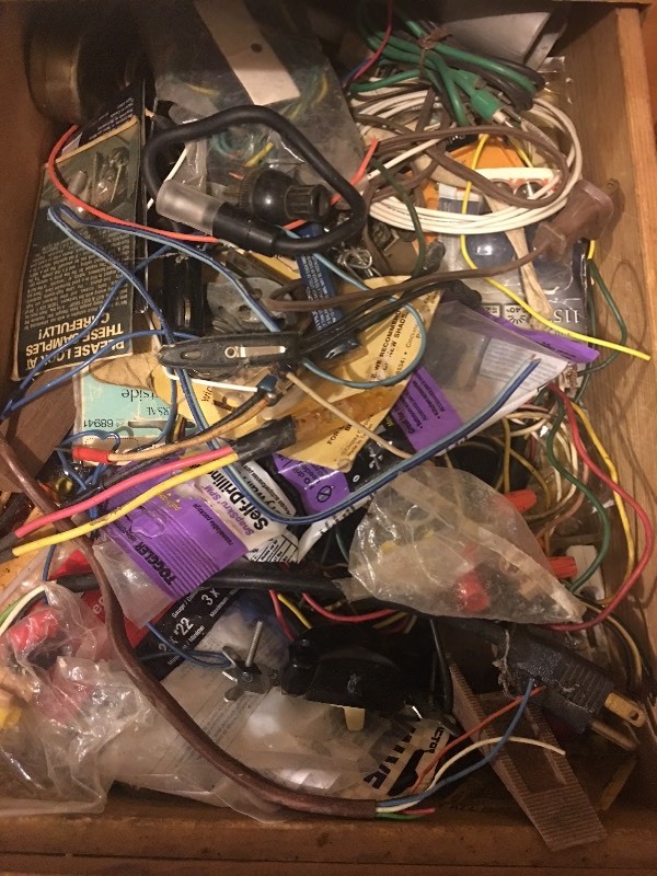 lot 11476 image: Tub Of Electrical Things