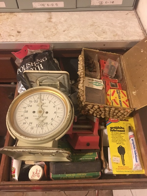 lot 11473 image: Whole Drawer Full Of Garage Goodies