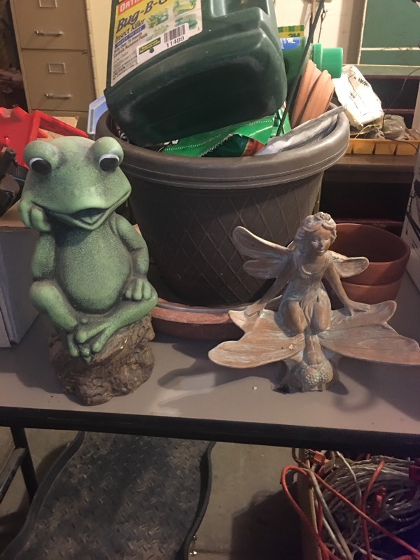 lot 11489 image: Lawn Decorations
