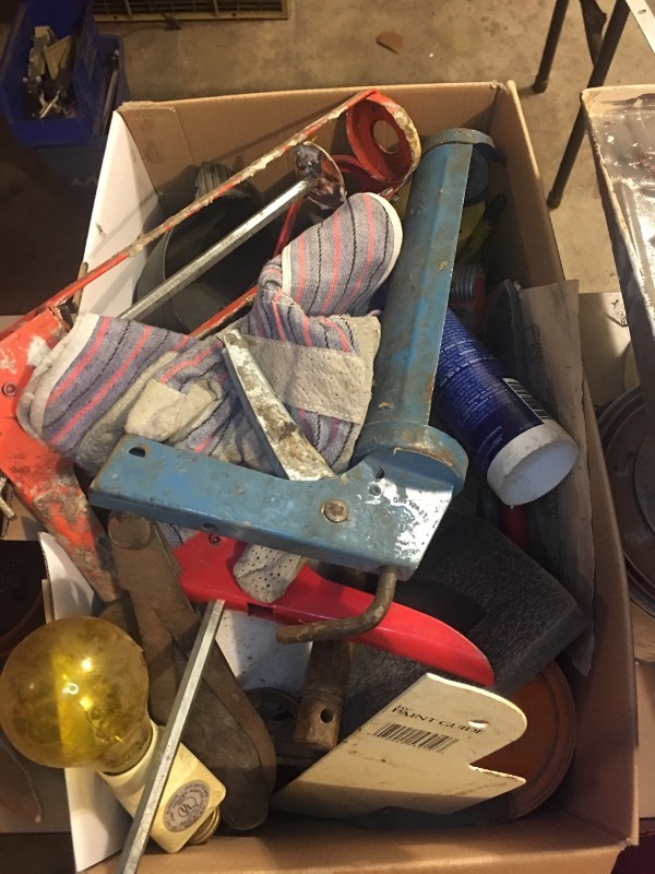 lot 11490 image: Garage Items